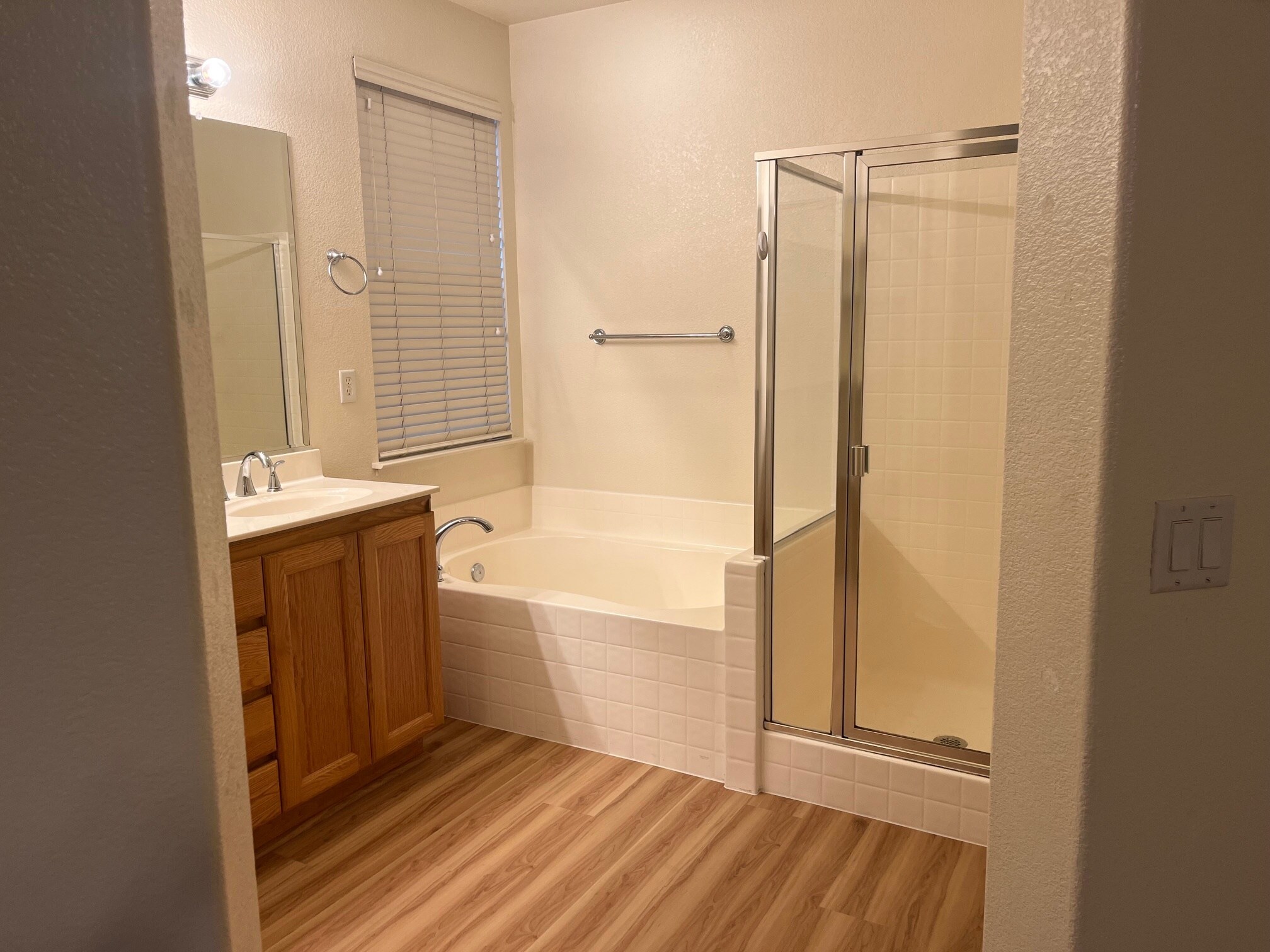 master bath - 2954 Cardinal Dr