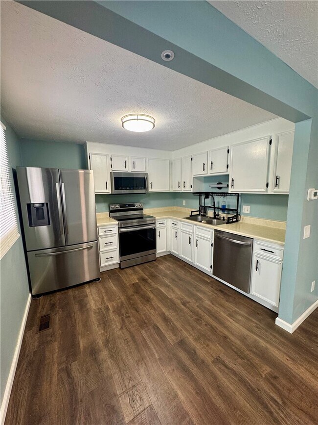 Building Photo - 5 Bramblewood Ln