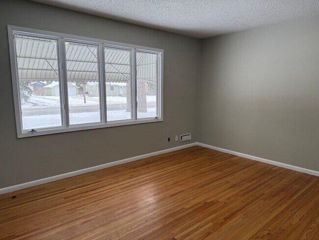 Building Photo - THREE BEDROOM SINGLE-FAMILY HOME WITH ACREAGE!