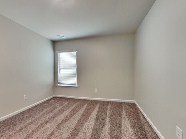 Building Photo - 107 Boat Clb Ln
