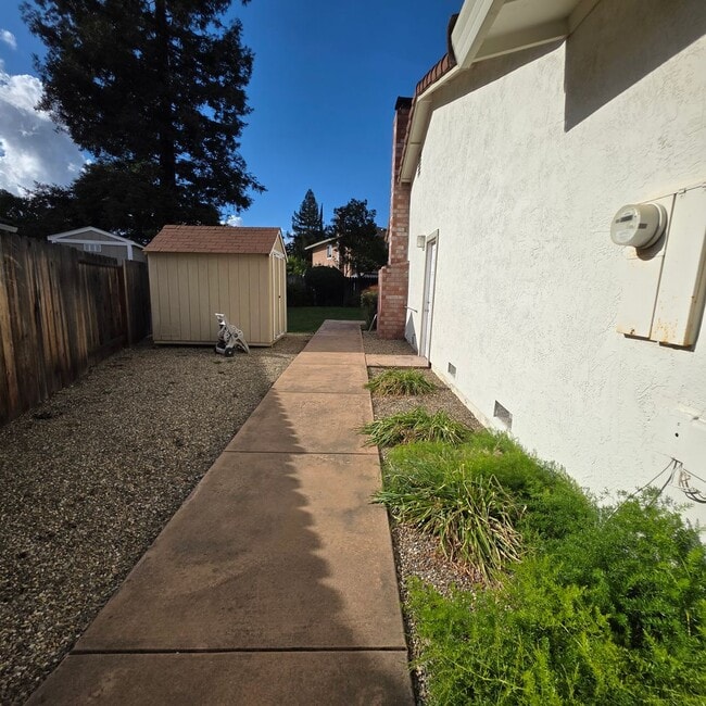 Building Photo - 4BD/2.5BA Single Story, Court Location on Walnut Creek Border