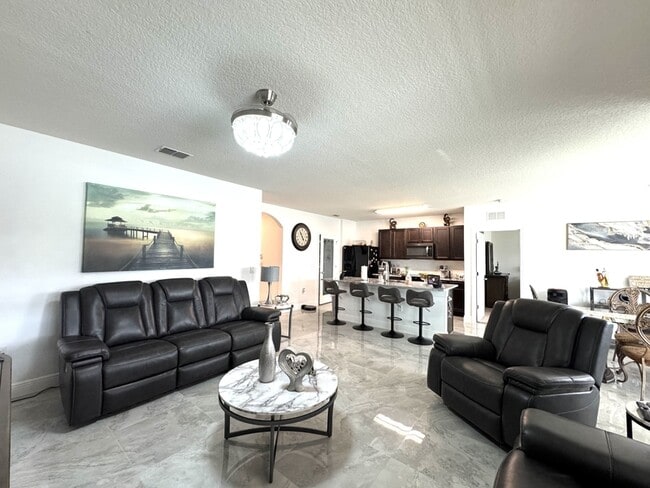 Building Photo - 239 Willow Bend Dr