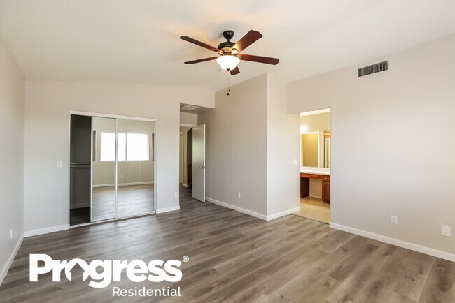 Building Photo - 5414 W Huntington Dr