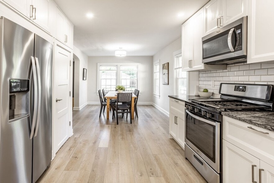 Building Photo - 818 E 50th St