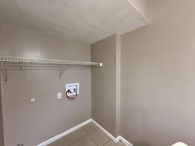 Building Photo - 1802 La Salle Pl