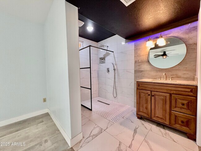 Building Photo - 13410 North 47th Pl