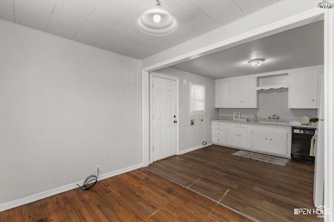 Building Photo - 2714 Sherman Rd