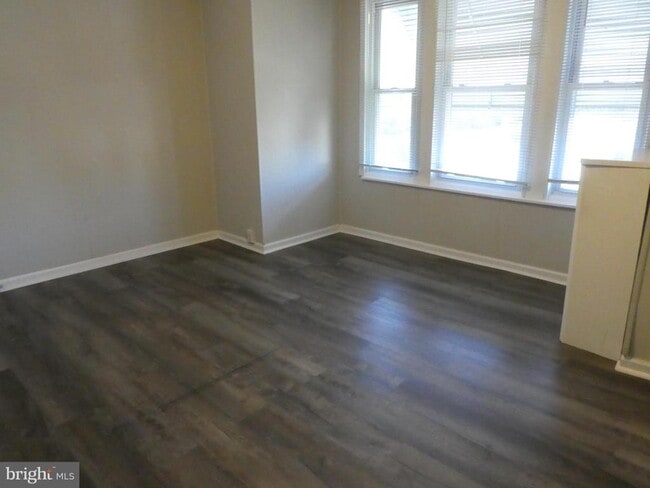 Building Photo - 1213 S 54th St