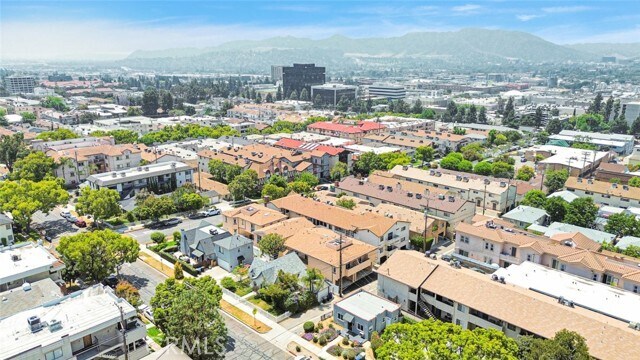 Building Photo - 569 E Cypress Ave