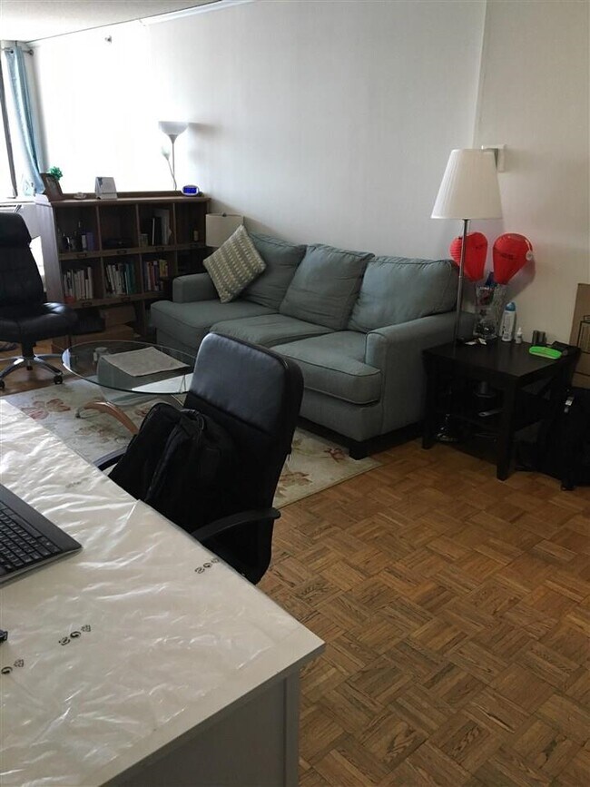 Building Photo - 45 River Dr