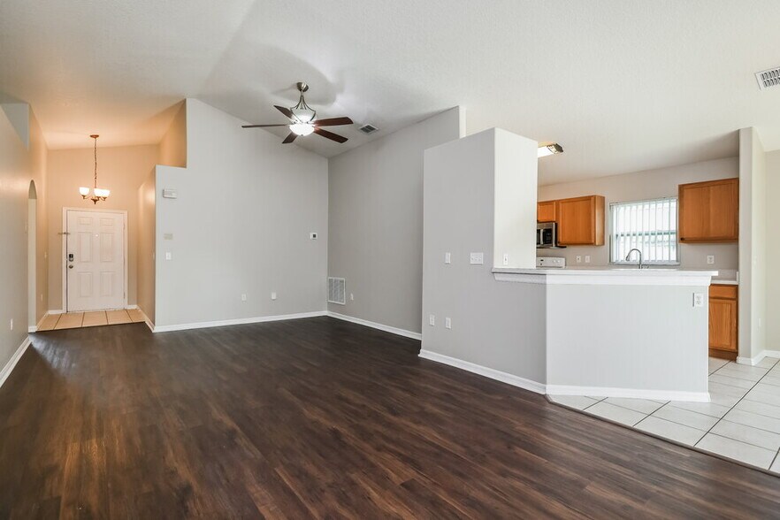 Building Photo - 330 Seville Pointe Ave