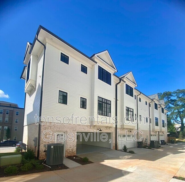 Building Photo - 33 Thruston St