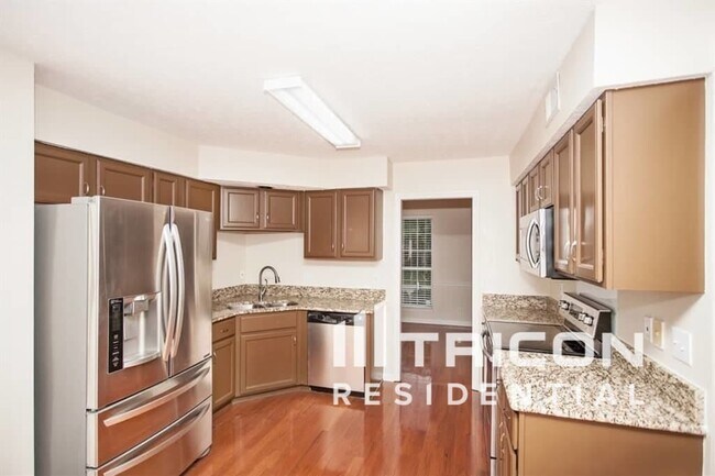 Building Photo - 2041 Glastonbury Dr