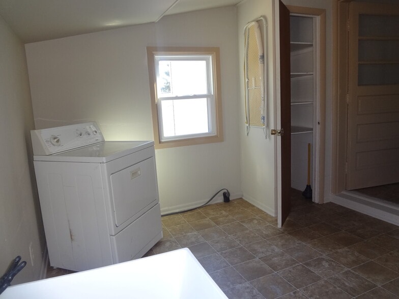 Building Photo - 34130 Davies Dr