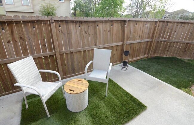 Building Photo - 2201 Naomi St