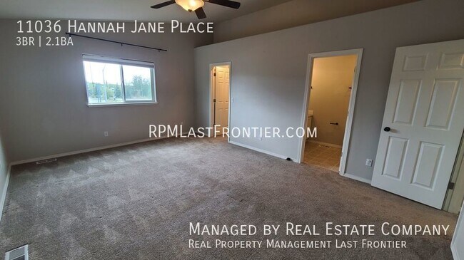 Building Photo - Modern and Stylish Eagle River Townhome