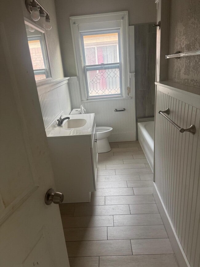 Building Photo - 2925 Calvert St