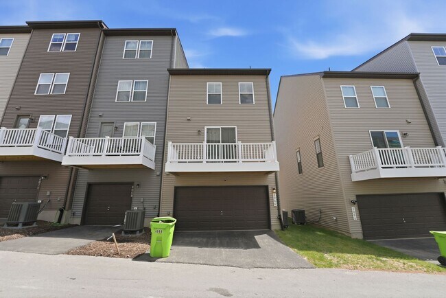 Building Photo - 6066 Beake St