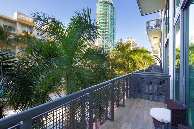 Building Photo - 6000 Collins Ave