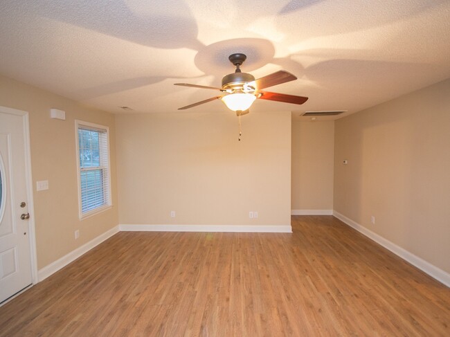 Building Photo - 3 bedroom home in Ardmore!