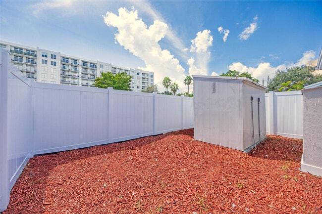 Building Photo - 412 SE 16th St