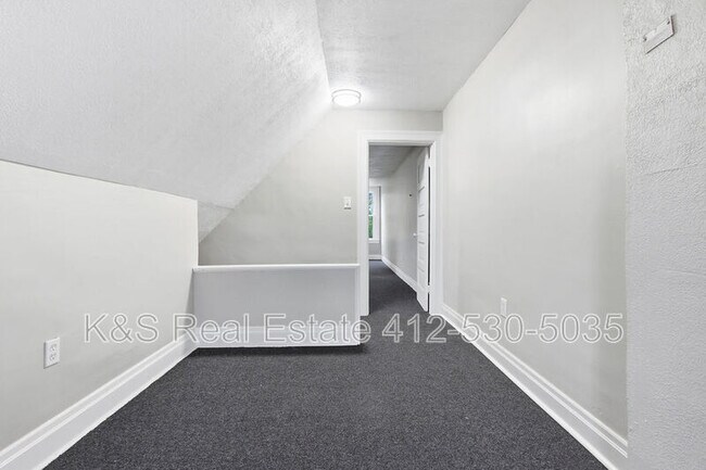 Building Photo - 27 E Orchard Ave