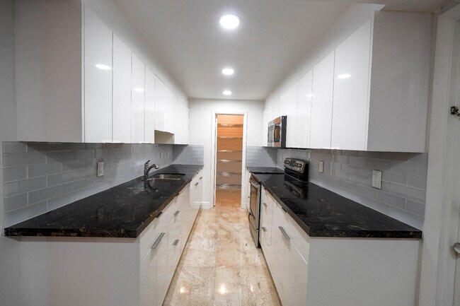 Building Photo - 1075 92nd St