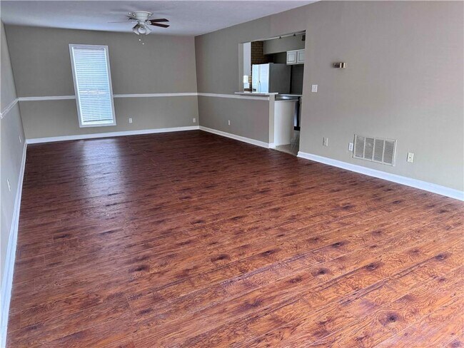 Building Photo - 3091 Colonial Way