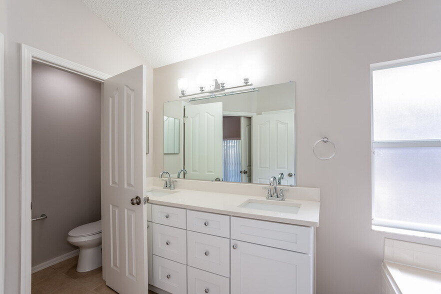 Building Photo - 1605 Scotch Pine Dr