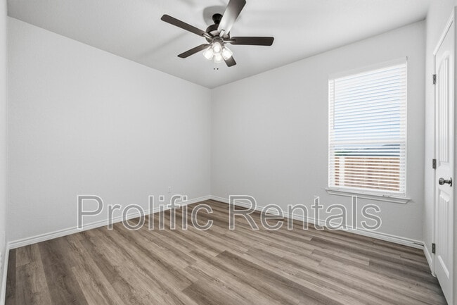 Building Photo - 117 Leon Ln