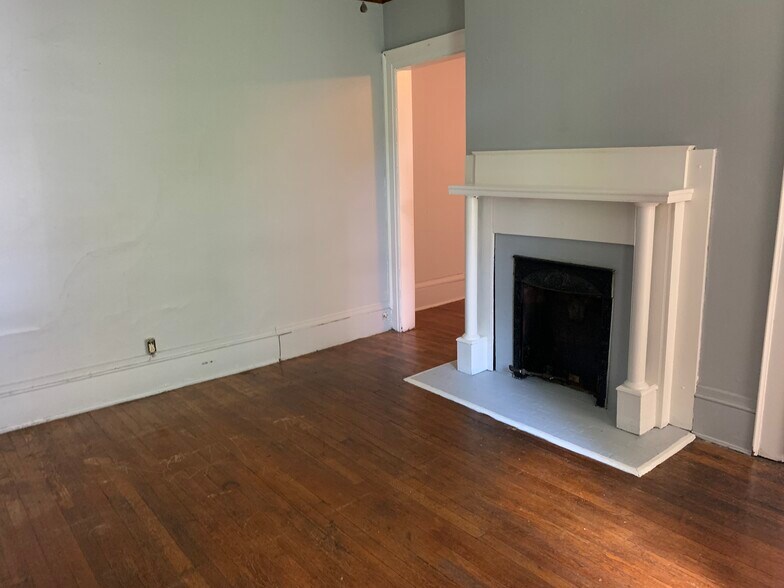 Bedroom 2 - 1542 Quarrier St