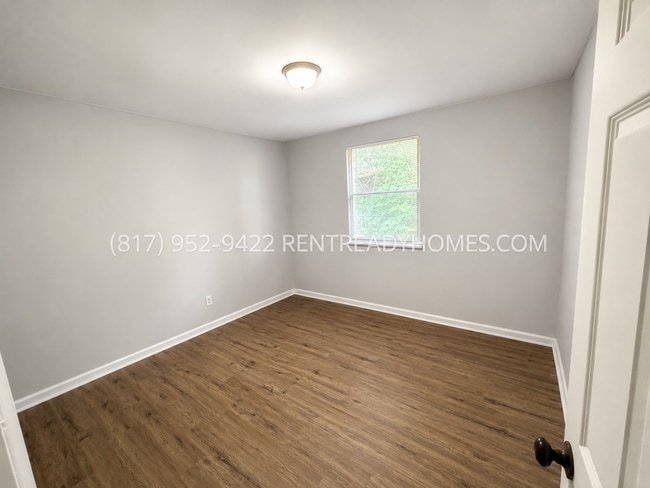 Building Photo - 1420 Rayfield Dr