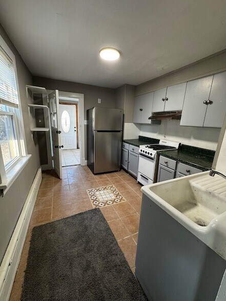 Building Photo - 1488 E Thacker St