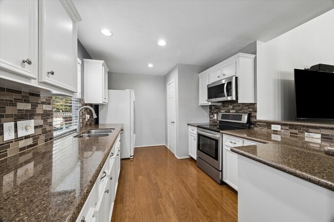 Building Photo - 1421 W 26th St