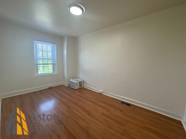 Building Photo - Updated 3 Bedroom Plus Den in East Baltimore