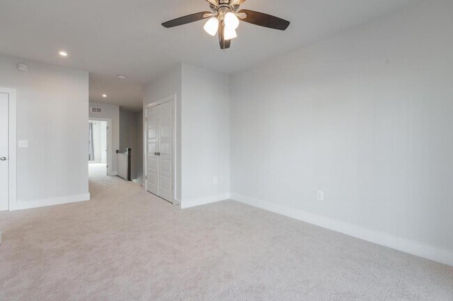 Building Photo - 2618 Lassen Dr
