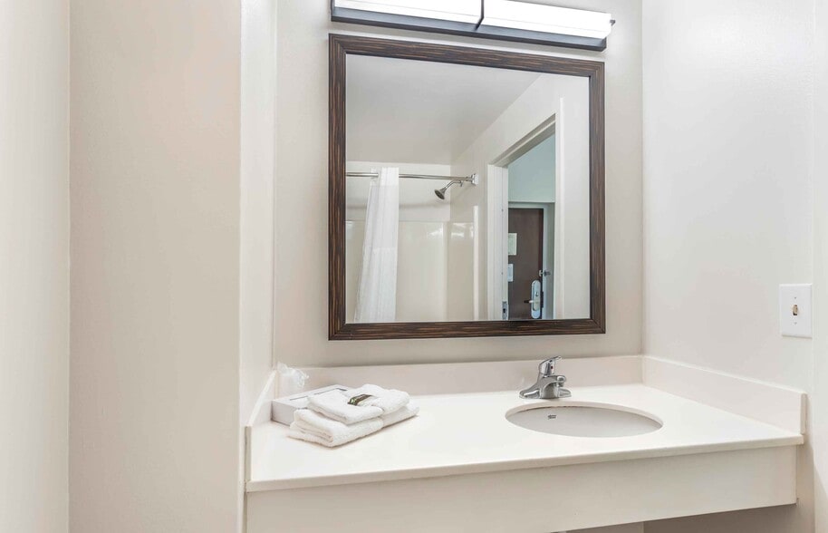 Building Photo - Furnished Studio-Long Island - Melville