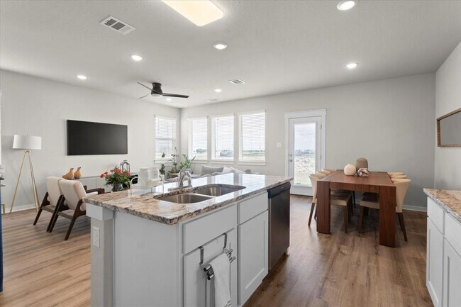 Building Photo - 1530 McKinney Dr