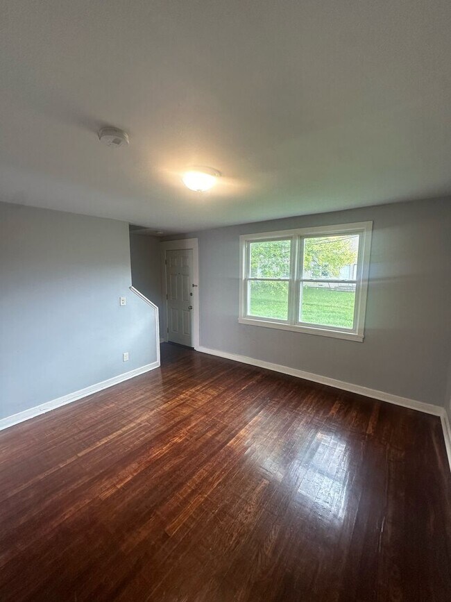 Building Photo - 3-9 Benefield Pl