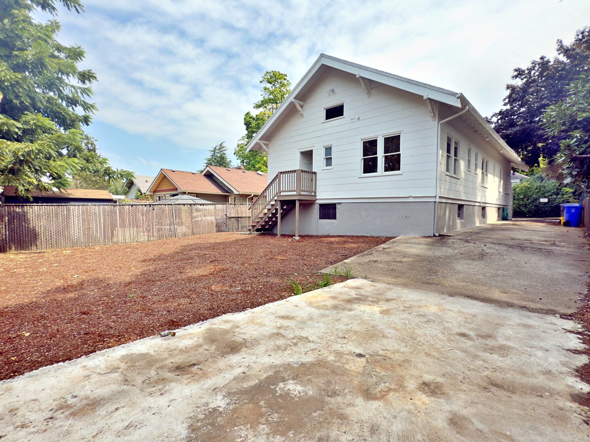 Building Photo - 125 NE 84th Ave