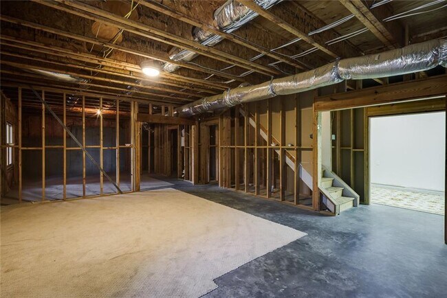 Building Photo - 2075 Willshire Glen