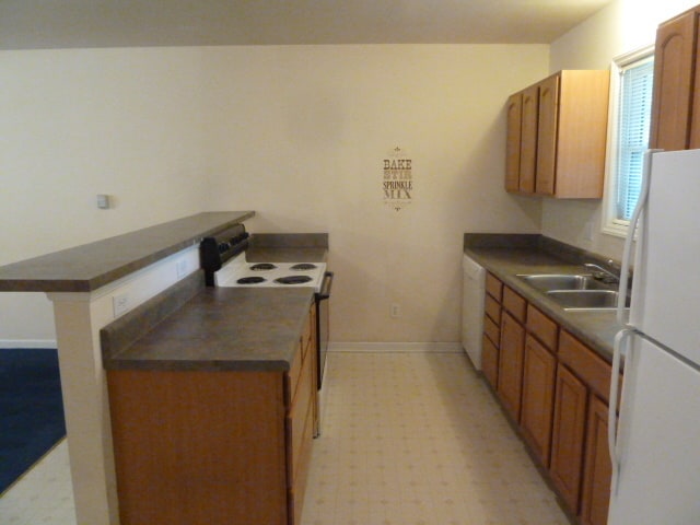 Building Photo - Awesome location for this spacious 4br 2ba...