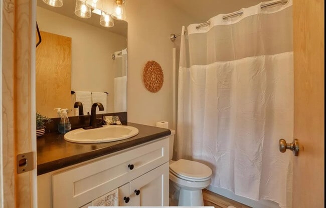 Building Photo - 829 S Main St