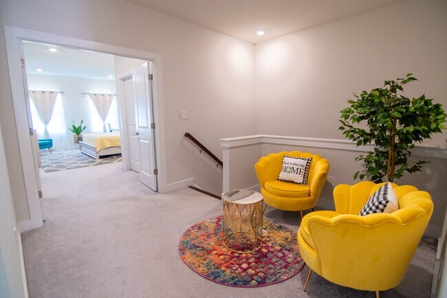 Building Photo - Luxury 3B/3.5B Townhome with Finished Base...