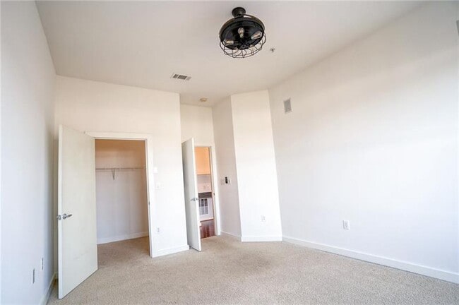 Building Photo - 870 Inman Village NE Pky
