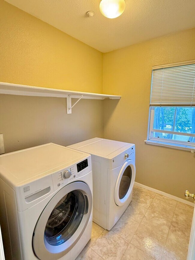 Building Photo - COMING SOON!| $3,750/ 3 BR – BEAUTIFUL ARDENWOOD HOME IN PRIME FREMONT LOCATION!