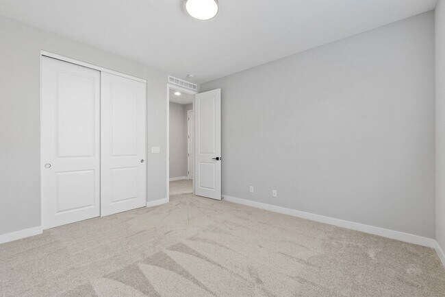 Building Photo - Stunning 3 Bedroom Home with SOLAR in Skye...