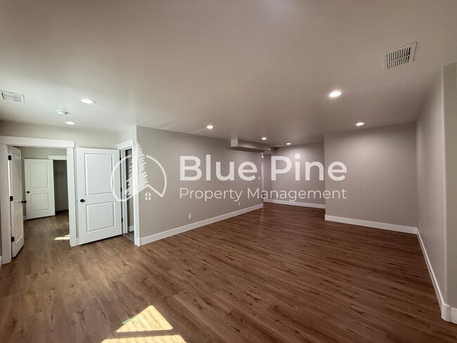 Building Photo - 3758 Inglewood Dr