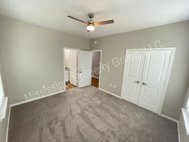 Building Photo - 517 Olive Branch Way