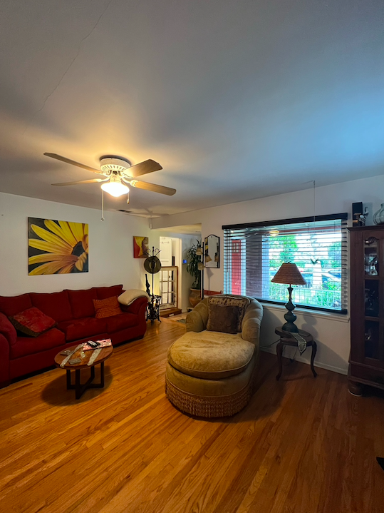 Living room - 12678 Dewey St